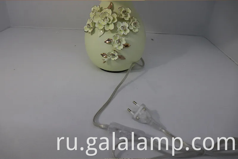 Элегантная золотая керамическая настольная лампа для спальни и гостиной